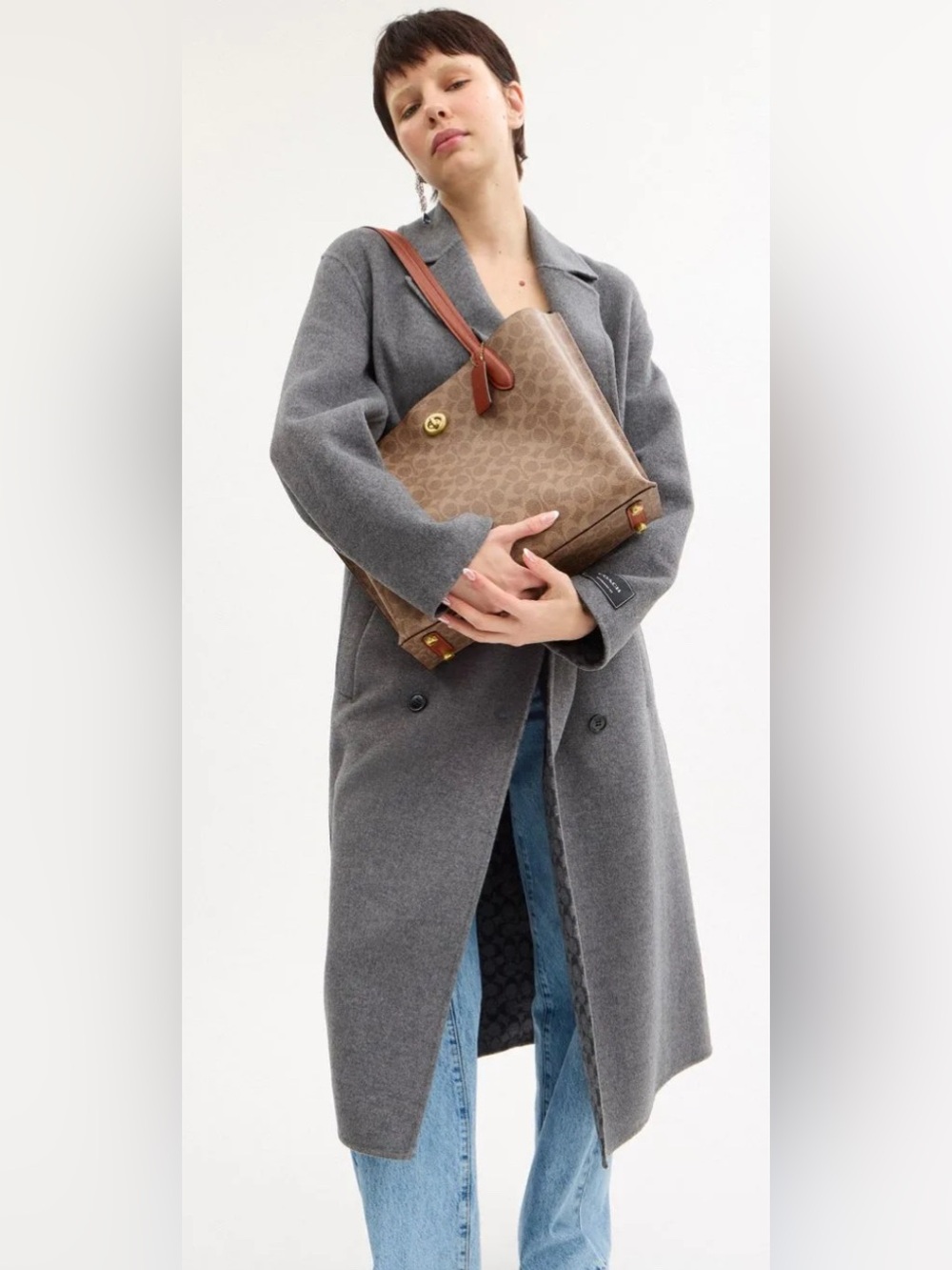 COACH Willow Tote In Signature Canvas - Picture 2 of 7